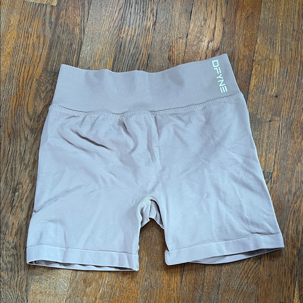 DFYNE Shorts- Light Brown/ Taupe